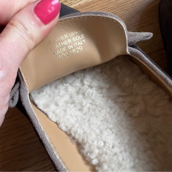 Ugg: Women's Sherpa Lined Tan and Gray Slip On Suede Bow Loafers Size 10 - Picture 8 of 12